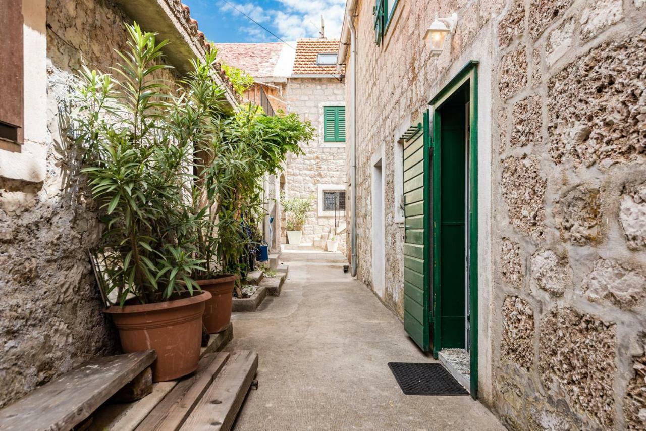 Nona Nata'S House Apartment Bol Exterior photo